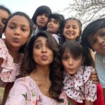 Shriya Saran Instagram - Look at us !!!! This was a fun shoot @paparaobiyyala @yaminifilms Thank you #comingsoon First single from #musicschoolmovie will be out on April 5th to tune you back into joy. An Ilaiyaraaja musical 🎶 #ChaduveChaduvantaaru #PadhteJaoBaccha #MummySollumVaarththa Stay tuned to @adityamusic Hitting the big screens on May 12th ✨ #ilaiyaraaja #ilaiyaraaja75 #ilaiyaraajamusic @yaminifilms @srivenkateswaracreations @dilraju.producer @pvrpictures #paparaobiyyala #musicschoolmovie @adityamusicindia @adityamusictamil @adityamusicteluguofficial @yaminibiyyala @pavijaypoet @drsagargeetkar @thisispriyamali @padmaja.07 @sarathsantoshofficial @nehagirish_ @shriya_saran1109 @sharmanjoshi @singer_shaan @joinprakashraj @mulay.suhasini @benjmingilani @monaambegaonkar @bugskrishna @shrikanth_iyyangar @sutradharactors @imvaquarshaikh @gracy.goswami @ozu.barua @rohanroy_actor @vivaanmunoth @siddhiksha_childartist @karthikeyame @olivia_charan @aa.kalyani @mokshapilli @amritakanjani @shlokareddyy @pratik.baresole @angelvedaswiny_official_ @vinitasuranaofficial @ram_baresole mollyy_011 @divitwho @pranathi_mandapati @akshara_venkateshwar_ @ammudancer_official_ @sanjhi_02 @dancer_venkatesh_ @childactor_harshit @deohanskiran @raagareddy @kmrajeev.nair @amrit.pritam_official @deba_chang @vrsiddareddy @akshaybalsaraf @wallsandtrends @anilandbhanu @vamsikaka @sunnybakshiinmumbai @sanchitatrivedi @idhyahmedia