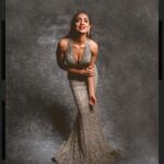 Shriya Saran Instagram - Outfit- @dlmayaofficial Jewellery- @hybajewels @karishma.joolry Makeup- @makeupbymahendra7 Hair- @yogitasheth96 Photographer- deepak_das_photography For @realbollywoodhungama