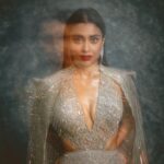 Shriya Saran Instagram - Wearing @dlmayaofficial Jewellery- @hybajewels @karishma.joolry Makeup- @makeupbymahendra7 Photographer- deepak_das_photography Thank you , your wife is gorgeous Thank you @realbollywoodhungama For a great evening Thank you @sukritigrover for styling me . Love that you are at it even with a broken thumb .