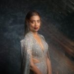 Shriya Saran Instagram - Wearing @dlmayaofficial Jewellery- @hybajewels @karishma.joolry Makeup- @makeupbymahendra7 Photographer- deepak_das_photography Thank you , your wife is gorgeous Thank you @realbollywoodhungama For a great evening Thank you @sukritigrover for styling me . Love that you are at it even with a broken thumb .