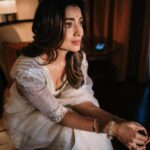 Shriya Saran Instagram - The Gorgeous @shriya_saran1109 Pc : @_dee_jay_r @deepak_vijay_photography Wearing @sithara_kudige @makeupbymahendra7 @priyanka_sherkar1 Jwellery @kushalsfashionjewellery . . #indian #actress #indianactress #sandlewood #tollywood #bollywoodactress #bollywood #kabzaa #kannada #movie @sandelwoodqueens @bangalore_times @timeskarnataka @cinema_hangama_kannada @kabzaamovieofficial