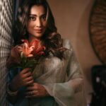 Shriya Saran Instagram - Shot with the amazing @deepak_vijay_photography he makes pictures look like a painting . You are an artist . Thank you @ajshetty for connecting us Wearing @sithara_kudige mint green saree . @kabzaamovieofficial @makeupbymahendra7 @priyanka_sherkar1 Jwellery @kushalsfashionjewellery
