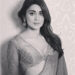 Shriya Saran Instagram - It’s amazing how old friend just know you . @soondah_wamu always brings out the crazy in me . Shot this in chennai , after 16 hours of work travel …. Wearing my favourite @sithara_kudige Love the blouses she makes . Ufff this saree is amazing Make up @mukeshpatilmakeup Hair @priyanka_sherkar1 @kabzaamovieofficial