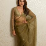 Shriya Saran Instagram - It’s amazing how old friend just know you . @soondah_wamu always brings out the crazy in me . Shot this in chennai , after 16 hours of work travel …. Wearing my favourite @sithara_kudige Love the blouses she makes . Ufff this saree is amazing Make up @mukeshpatilmakeup Hair @priyanka_sherkar1 @kabzaamovieofficial
