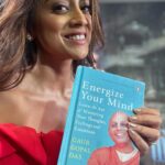 Shriya Saran Instagram - @gaurgopaldas thank you for your time . Your sense of humour layered with knowledge has touched all of us . Hope I become wiser now. Thank you for being you . Reading a book after ages and loving it …. Grab your copy now !!! #energiseyourmind energise your mind