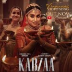 Shriya Saran Instagram - So so so grateful Thank you @rchandrumovies for believing in me . Thank you @ajshetty for your amazing camera work . The whole team for your love . @chinnilaljayaprakash for teaching me amazing dance moves @sithara_kudige for making me gorgeous outfit . Thank you Make up @makeupbymahendra7 Hair @priyanka_sherkar1 Grateful 😇