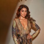 Shriya Saran Instagram - Outfit- @nikitamhaisalkar Jewellery- @kaj.finejewellery Shoes- @sana.k.official Styled by- @anishagandhi3 & @rochelledsa Photography- @kaasastudio Thank you stardust for the award . Very grateful. Also to my incredible team @makeupbymahendra7 for incredible make up @yogitasheth96 for my hair @anishagandhi3 and @rochelledsa ( worked non stop with sprained ankle) Thank you 🙏