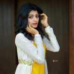 Shruthi Rajanikanth Instagram - Pleasant 💛✨ 📸 @3leaf_photography Mua @merinmetildamua Costume @aimas_designz