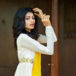 Shruthi Rajanikanth Instagram - Pleasant 💛✨ 📸 @3leaf_photography Mua @merinmetildamua Costume @aimas_designz