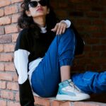 Shruthi Rajanikanth Instagram - Shattered into pieces but still slaying it 😎🤙🏻 . 📸 @nomadic_frames 👕 @mens___land