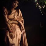Shruthi Rajanikanth Instagram - An elegant saree makes us more beautiful 😍😍 thank you @shri_sai_collections_ mua @sooryakrishna vdo @vinod_antony_ 📸 @the_______survivor