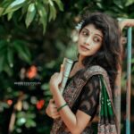 Shruthi Rajanikanth Instagram - നിന്നെയും കാത്ത് 💚 📸 @adarsh_thamarakshan costume @suruma_designer_hub Styled @styledbysavu Ambalapuzha