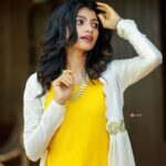 Shruthi Rajanikanth Instagram - Pleasant 💛✨ 📸 @3leaf_photography Mua @merinmetildamua Costume @aimas_designz