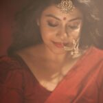 Shruti Ramachandran Instagram - ‘Amara’ Such a joy to work with this beautiful team❤️ Thank you guys 📷 @pournami_mukesh_photography Styled by @g_kishore_gk MUH @ashif_marakkar Saree @byhand.in Studio @tinyturtle.media