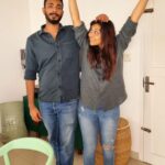 Shruti Ramachandran Instagram - @theprawncis tolerating my existence, captured by @vincentnotvangogh P.S. The twinning was not intentional.
