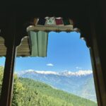 Shruti Sodhi Instagram - It’s my view 🏔️ versus your view😉😈 #shrutisodhi #coffeetime #mountains 😍 Nirvana Trueliving