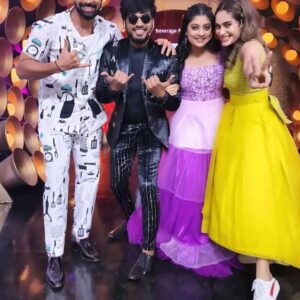 Shrutika Instagram - The loveliest cwc! The liveliest set ,with the most lovable fun people ever😍😍
Going to miss this big time!
A show that has given me so many hearts to love so dearly from inside of the sets to the outside world.
This phase of my life will always be remembered,most cherished .These 6 months have been a golden patch of my life with people who have a golden heart 💛 

Love u all so dearly..and will miss this big time!

#cookuwithcomali3 #vijaytelevision #vijaytv #tamil #television #endofseason #lovelypeople #positivevibes #fun #laugh #joy #emotional #cwc3 #cwcseason3 #spreadpositivity #spreadlove #missyou #love #happy #happypeople #instagood #instalove #instagram #instalike #instapic #picoftheday #group #groupphoto #family #friendship