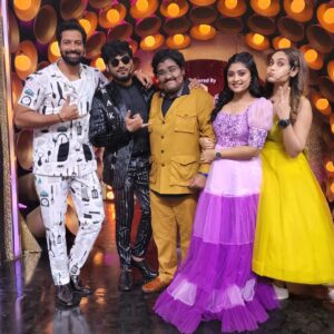 Shrutika Instagram - The loveliest cwc! The liveliest set ,with the most lovable fun people ever😍😍
Going to miss this big time!
A show that has given me so many hearts to love so dearly from inside of the sets to the outside world.
This phase of my life will always be remembered,most cherished .These 6 months have been a golden patch of my life with people who have a golden heart 💛 

Love u all so dearly..and will miss this big time!

#cookuwithcomali3 #vijaytelevision #vijaytv #tamil #television #endofseason #lovelypeople #positivevibes #fun #laugh #joy #emotional #cwc3 #cwcseason3 #spreadpositivity #spreadlove #missyou #love #happy #happypeople #instagood #instalove #instagram #instalike #instapic #picoftheday #group #groupphoto #family #friendship