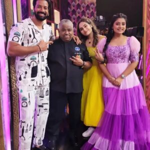 Shrutika Instagram - The loveliest cwc! The liveliest set ,with the most lovable fun people ever😍😍
Going to miss this big time!
A show that has given me so many hearts to love so dearly from inside of the sets to the outside world.
This phase of my life will always be remembered,most cherished .These 6 months have been a golden patch of my life with people who have a golden heart 💛 

Love u all so dearly..and will miss this big time!

#cookuwithcomali3 #vijaytelevision #vijaytv #tamil #television #endofseason #lovelypeople #positivevibes #fun #laugh #joy #emotional #cwc3 #cwcseason3 #spreadpositivity #spreadlove #missyou #love #happy #happypeople #instagood #instalove #instagram #instalike #instapic #picoftheday #group #groupphoto #family #friendship