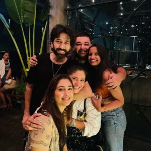 Shubhaavi Choksey Instagram - Happy birthday @snehanamanandi 
I love you @dishaparmar @nakuulmehta @niveditabasu @ajay.nagrath @prakrutikasparsh & love you more @harshal_82 
#birthday #celebration #love #blessed #🧿