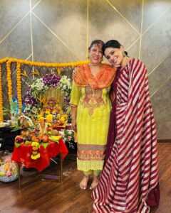 Shubhaavi Choksey Instagram - Ganpati Bappa Morya 🙏🏻 
Thank you @sahilanandofficial and @mongarajneet to having me ❤️
The Crazy the peoples’ @iam_ejf @aakanshashukla0803 @shreya_nehal @vinitps @priyalmahajanofficial 
Lots of love and wishes @ritu_vasishtha ❤️
Ps: MY FAVOURITE PHOTO IS the 5th one @iam_ejf 🤣🤣
#ganpati #ganpatibappamorya #2022