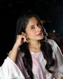 Shubhaavi Choksey Instagram - Simplicity is the key element of dressing up most of the times 🌸
Photographed by @shotbyrohitdey 
Jewellery by @totapari1 
Outfit courtesy @myshka_fashion 
Makeup & Hair by @amuthevar 
Location courtesy by @younion_mumbai @zkalra 
PR managed by @oceanmediapr 
Jewellery Collab courtesy by @aaira_narula 
Outfit collab courtesy by @rimadidthat 
Styled by @rimadidthat & @shubhaavi 
#indian #fashion #ethnic #style #2023