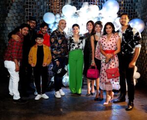 Shubhaavi Choksey Instagram - And they were there to scream surpriseeeee !!!! Love you all toooo much and thank you sooo much ❤️❤️…. Just got the pictures from my birthday and had to post …. 
@gauravchoksey @shashankkhaitan @harshal_82 @vikramjhaveri @nalinidatta @iam_ejf @sonyaaayodhya @rahul_sharma221 
#blessed #friends #belatedbirthday #2022