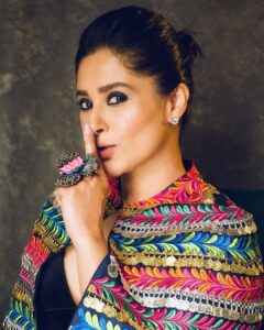 Shubhaavi Choksey Instagram - Sshhh , it’s not a secret but the truth :

“ Two things define you: your patience when you have nothing and your attitude when you have everything.” George Bernard Shaw

Photographed by @shotbyrohitdey 
Makeup by @ansarisharfuddin 
Hair by @shaheenchaudhary1 
Styled by @shubhaavi 
#style #fashionlover #instaoutfit #attitude #thoughtoftheday #2022