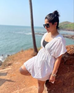 Shubhaavi Choksey Instagram - Can I ever be serious ???? 
I try not to laugh but it just happens 🤦🏻‍♀️ …. 
#goa #goadiaries #friends #2022