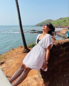 Shubhaavi Choksey Instagram - Can I ever be serious ???? 
I try not to laugh but it just happens 🤦🏻‍♀️ …. 
#goa #goadiaries #friends #2022