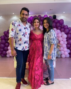 Shubhaavi Choksey Instagram - Poojo and Sandy are having a babyyyyyy 💃🏻💃🏻 
God bless you all always @poojabanerjeee @sandeepsejwal 
#monkeyingaround #babyshower #nazarnalage #superhappy