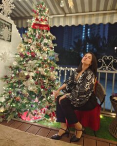 Shubhaavi Choksey Instagram - Poised to Attitude to Crazy: Yeah that’s me 😉
Thank you for clicking these Eriiiiii ❤️….. 
#aboutlastnight #christmas #2021