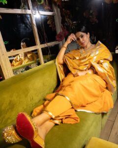 Shubhaavi Choksey Instagram - Whenever I wear yellow, I feel like there is sunlight in a closed room ☀️

Photographed by @shotbyrohitdey 
Jewellery by @totapari1 
Outfit courtesy @myshka_fashion 
Makeup & Hair by @amuthevar 
Location courtesy by @younion_mumbai @zkalra 
PR managed by @oceanmediapr 
Jewellery Collab courtesy by @aaira_narula 
Outfit collab courtesy by @rimadidthat 
Styled by @rimadidthat & @shubhaavi 
#indian #fashion #ethnic #style #2022