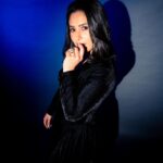 Shubhaavi Choksey Instagram - Remember it is you own shadow that you have to conquer and rise into the light Shot by @shotbyrohitdey #black #style #fashion #me