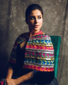Shubhaavi Choksey Instagram - Sshhh , it’s not a secret but the truth :

“ Two things define you: your patience when you have nothing and your attitude when you have everything.” George Bernard Shaw

Photographed by @shotbyrohitdey 
Makeup by @ansarisharfuddin 
Hair by @shaheenchaudhary1 
Styled by @shubhaavi 
#style #fashionlover #instaoutfit #attitude #thoughtoftheday #2022