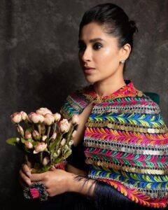 Shubhaavi Choksey Instagram - Sshhh , it’s not a secret but the truth :

“ Two things define you: your patience when you have nothing and your attitude when you have everything.” George Bernard Shaw

Photographed by @shotbyrohitdey 
Makeup by @ansarisharfuddin 
Hair by @shaheenchaudhary1 
Styled by @shubhaavi 
#style #fashionlover #instaoutfit #attitude #thoughtoftheday #2022