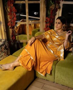 Shubhaavi Choksey Instagram - Whenever I wear yellow, I feel like there is sunlight in a closed room ☀️

Photographed by @shotbyrohitdey 
Jewellery by @totapari1 
Outfit courtesy @myshka_fashion 
Makeup & Hair by @amuthevar 
Location courtesy by @younion_mumbai @zkalra 
PR managed by @oceanmediapr 
Jewellery Collab courtesy by @aaira_narula 
Outfit collab courtesy by @rimadidthat 
Styled by @rimadidthat & @shubhaavi 
#indian #fashion #ethnic #style #2022