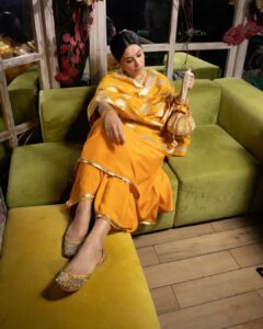 Shubhaavi Choksey Instagram - Whenever I wear yellow, I feel like there is sunlight in a closed room ☀️

Photographed by @shotbyrohitdey 
Jewellery by @totapari1 
Outfit courtesy @myshka_fashion 
Makeup & Hair by @amuthevar 
Location courtesy by @younion_mumbai @zkalra 
PR managed by @oceanmediapr 
Jewellery Collab courtesy by @aaira_narula 
Outfit collab courtesy by @rimadidthat 
Styled by @rimadidthat & @shubhaavi 
#indian #fashion #ethnic #style #2022