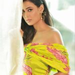 Shweta Tiwari Instagram – Sunshine ☀️ 

Styled by @stylingbyvictor @sohail__mughal___
Clicked by @amitkhannaphotography
Assisted by @styleby_antara 
Outfit @labelpsb
Jewellery @azgaofficial
Rings @sianofficial_
Hair @hair_by_rahulsharma
Makeup @durgedeepak76
Location @novotelmumbaiairport