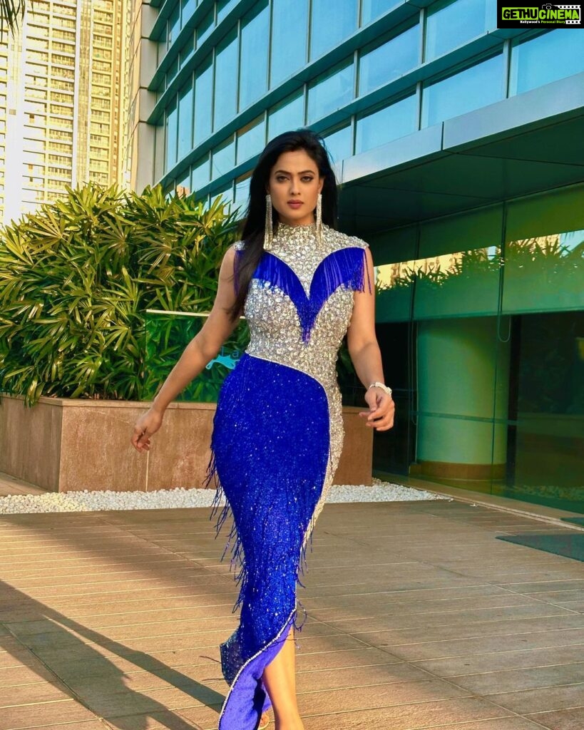 Shweta Tiwari Instagram - Walking to destiny! Styled by @stylingbyvictor @sohail__mughal___ Outfit @chiselbymr Assisted by - @styleby_antara Jewellery - @goldenbyree × @mediatribein