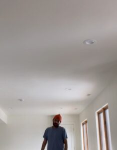 Sid Sriram Instagram - Happy Maha Shivaratri
Champeya gaurardha sharira kayai
Karpura gaurardha sharirakaya
Dhammilla-kayai cha jathadharaya
Namah Shivayai cha Namah Shivaya

Sending you all love!

(Side note/reminder to self: I gotta switch out the battery on the alarm)