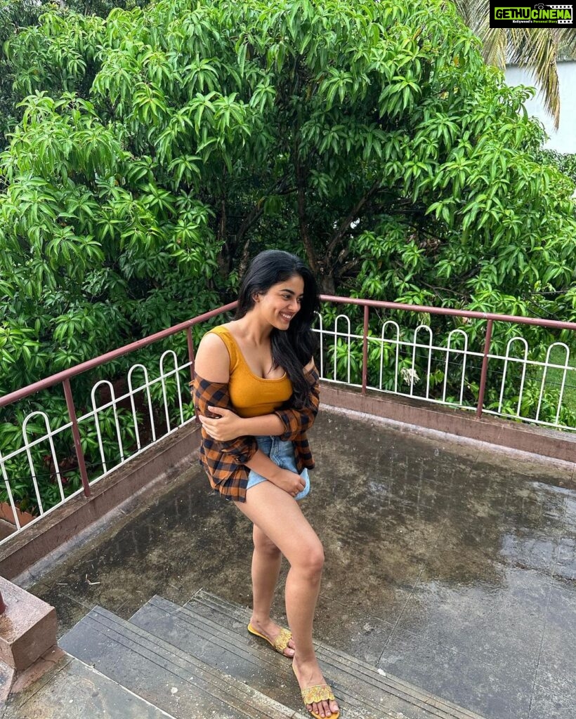 Siddhi Idnani Instagram - 🌧️🌴