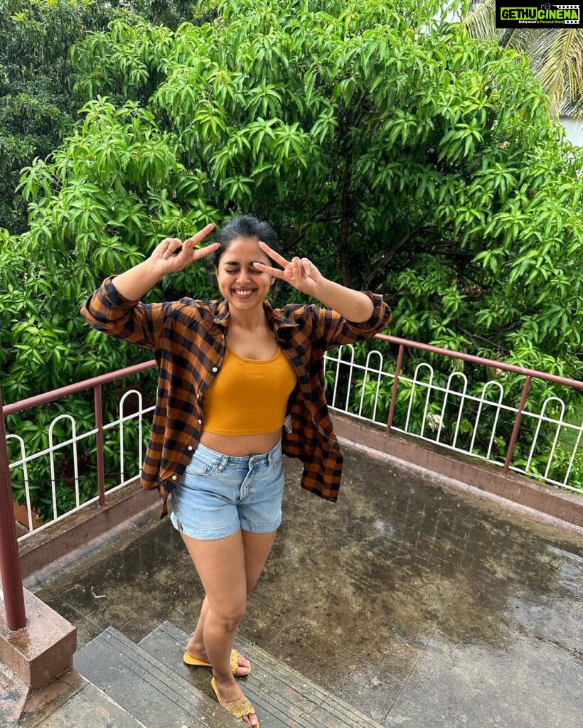 Siddhi Idnani Instagram - 🌧️🌴