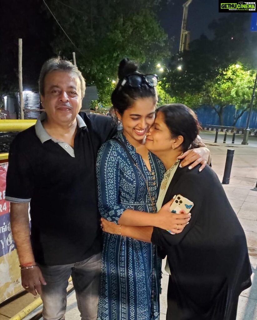Siddhi Idnani Instagram - Appreciation Post for my dad, my bestest friend. So much of who I am is truly because of my parents. My biggest support system. 💜🧿 Saw him conduct a class for the underprivileged children from Rajasthan, absolutely probOno. On a holiday.. couldn’t help but feel so much pride, went against his will to record this small clip just to show the world how it’s the smallest of things that truly matter. Do good, and only good will happen. 🥰 I LOVEE YOU @ashokidnani You too Amma @falgunidave10 😋😘