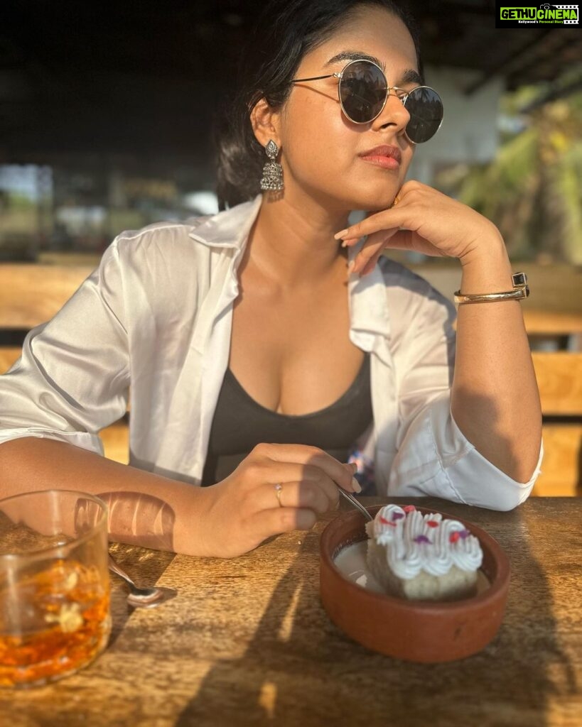 Siddhi Idnani Instagram - good food @locuragoa , golden hour and some good old Goa 🌴 Locura