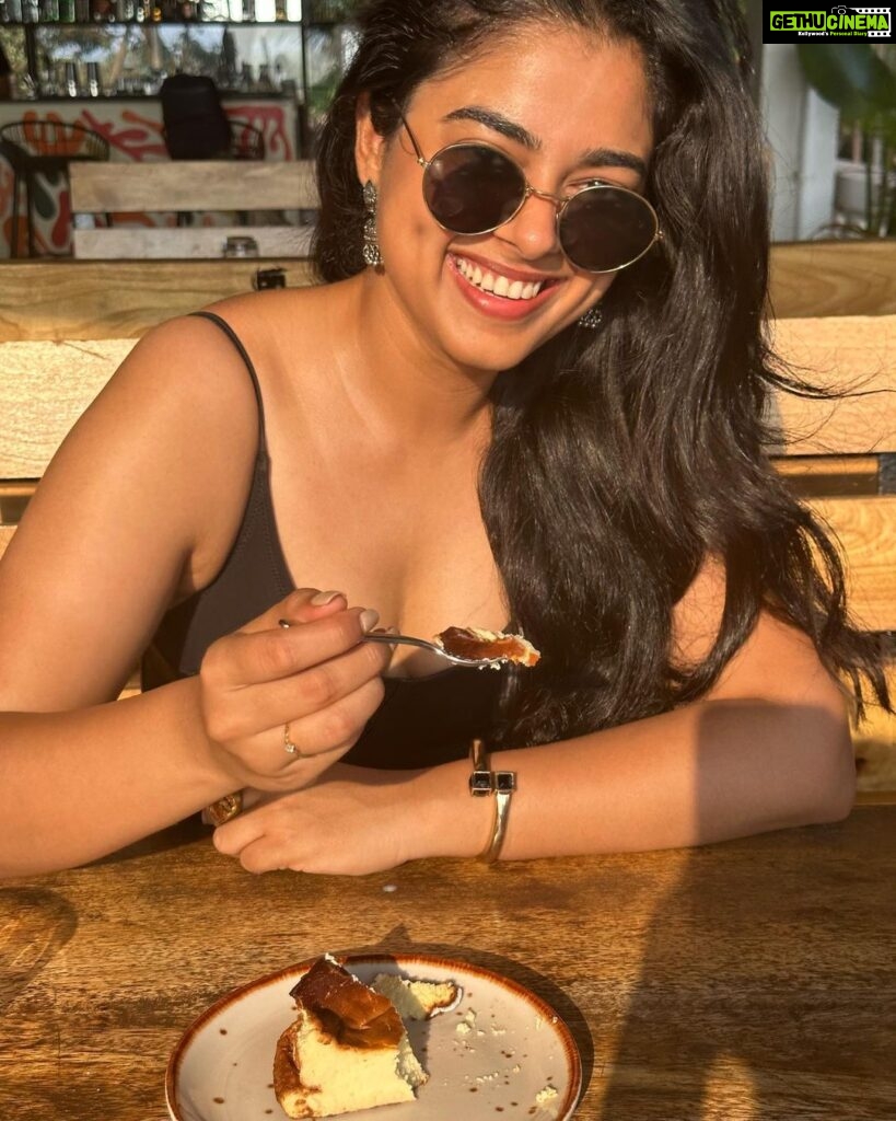 Siddhi Idnani Instagram - good food @locuragoa , golden hour and some good old Goa 🌴 Locura