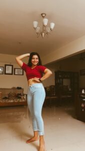 Siddhi Mahajankatti Instagram - • Lazy Thursday evening, decided to shoot a dance reel as my warmup before I head out for my run !!! • #feelitreelit #trendingreels #trendingsongs #trendingnow #trendingdances #bollywood #reelsviral Bangalore, India