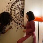 Siddhi Mahajankatti Instagram - • I love drawing/creating mandalas from scratch and this time it was on this huge wall • @brishtir_bishwas Thank you for the wall 🙈 PS: This is how my Sunday evening looked like #mandalaart #sundayfunday #sundayvibes #art