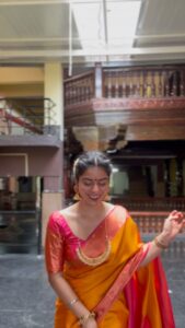 Siddhi Mahajankatti Instagram - • Please DM Amma for any Rishta related queries 🙈 • 

PS : I think I’ve fallen in love with Kanchi Sarees ❤️

#trending #wedding #kanchi #saree