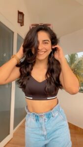 Siddhi Mahajankatti Instagram - • Jumping on the trend while vacationing 😂 • 

#explorepage #explore #trendingreels #trending #trend #trendingsongs #dancereels #dance #tiktok #tiktokdance